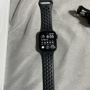 Apple Watch Series 5 40mm Nike Edition